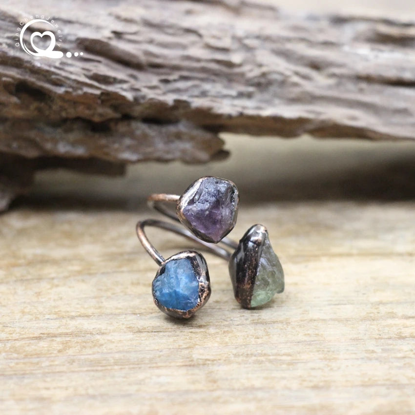 Anillo ajustable de cobre y piedra semipreciosa